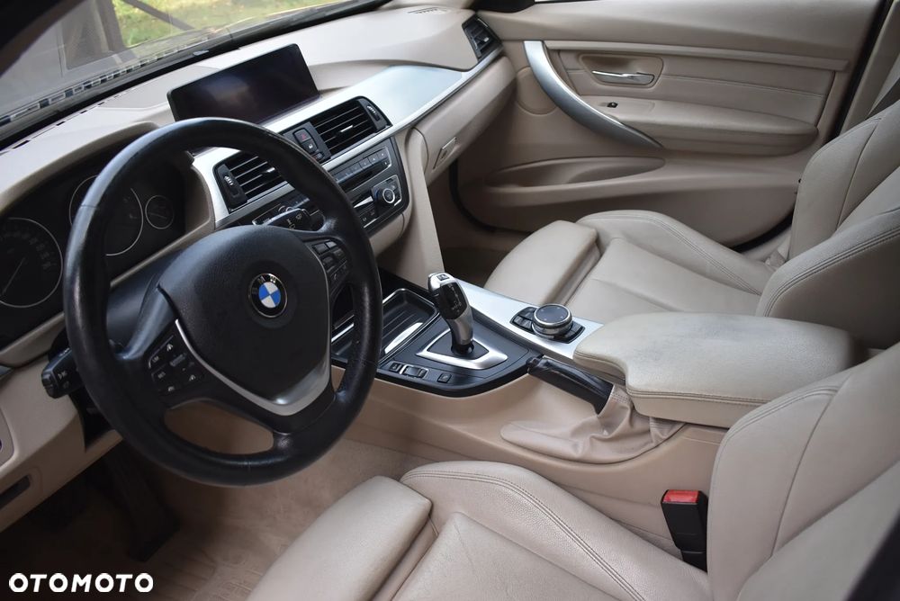 BMW Seria 3 320d xDrive Modern Line - 12