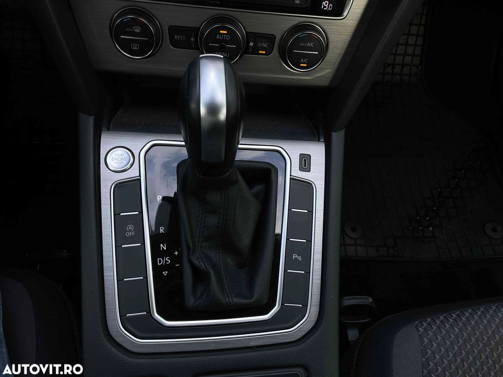 Volkswagen Passat - 12