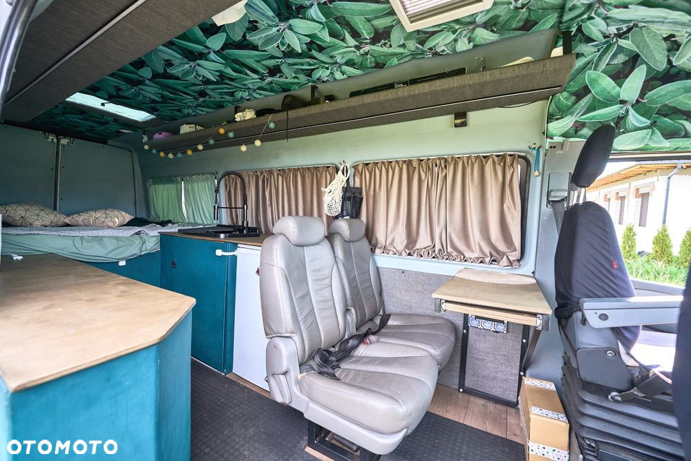 Mercedes-Benz Sprinter - 12