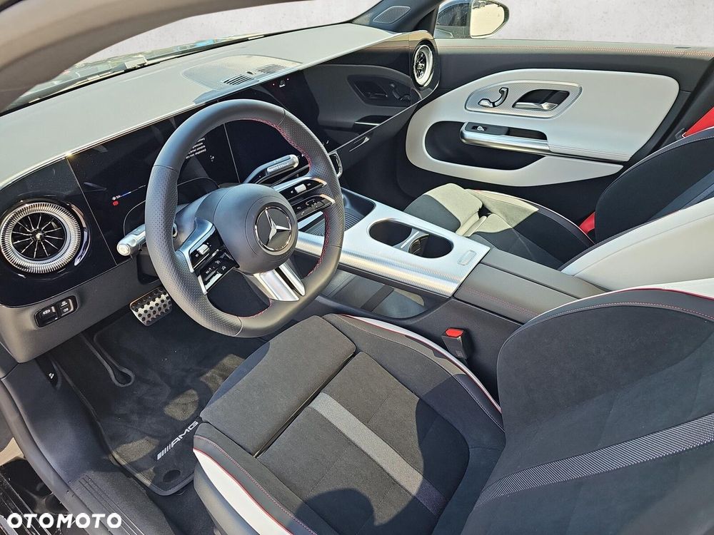 Mercedes-Benz CLA - 12