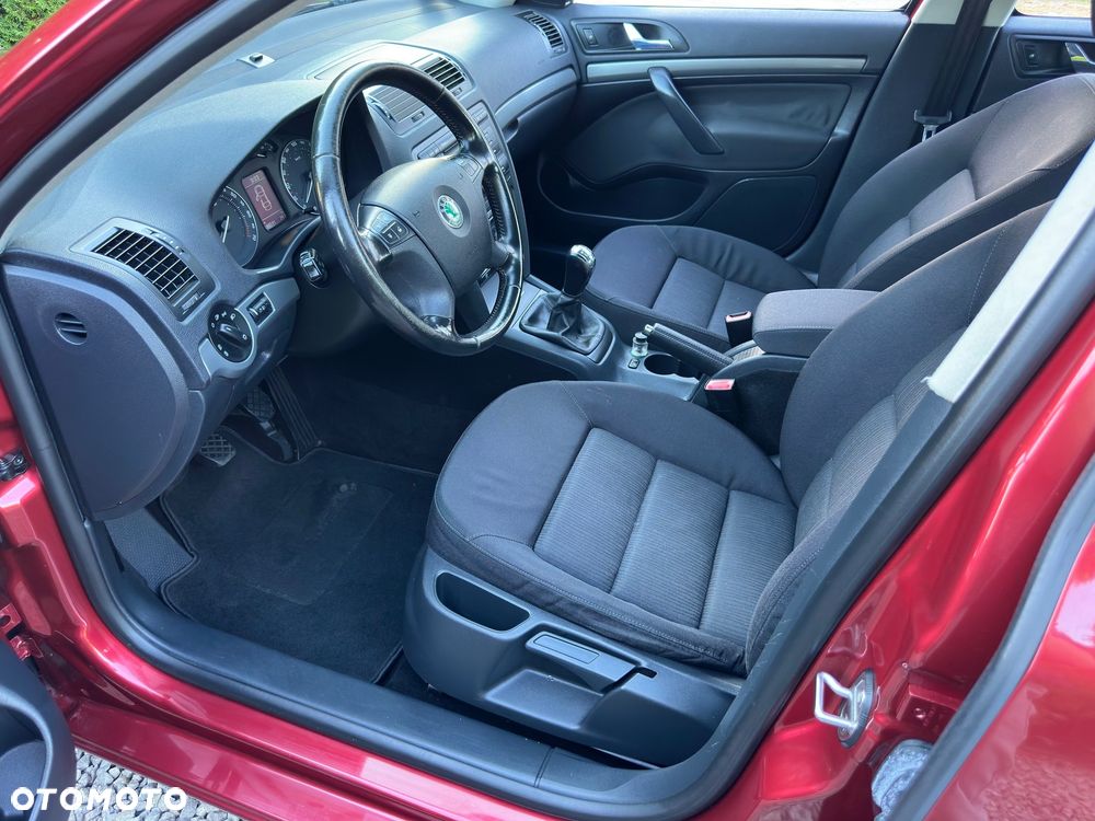 Skoda Octavia 1.6 Ambiente - 26