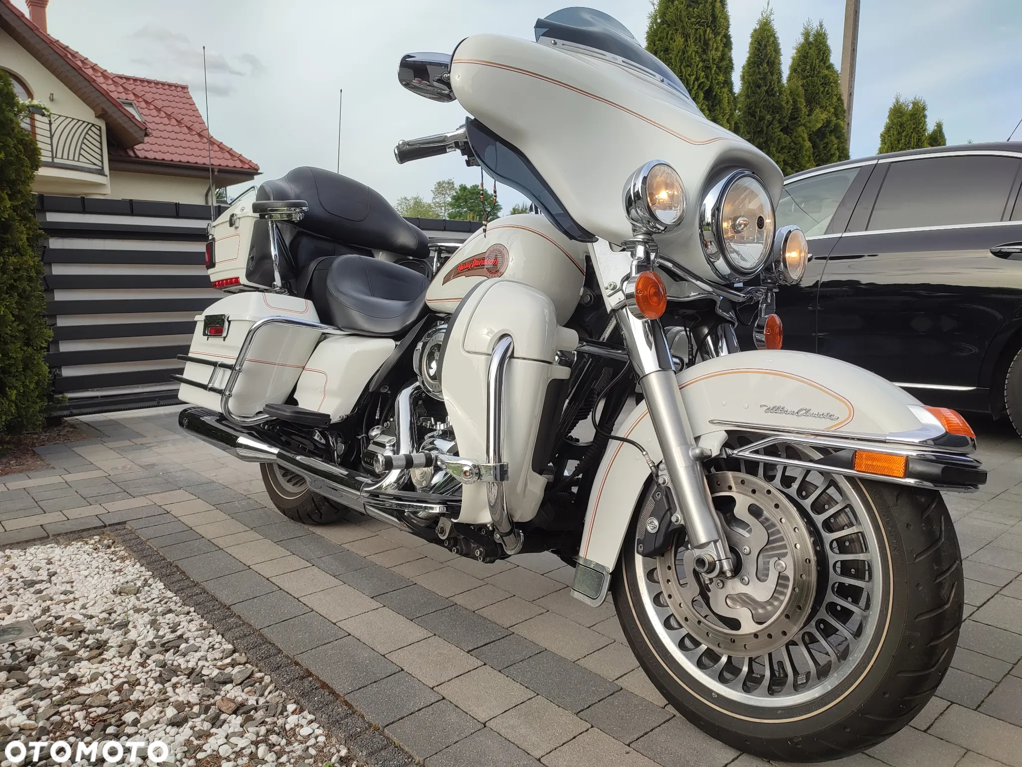 Harley-Davidson FLHTCU Ultra - 2