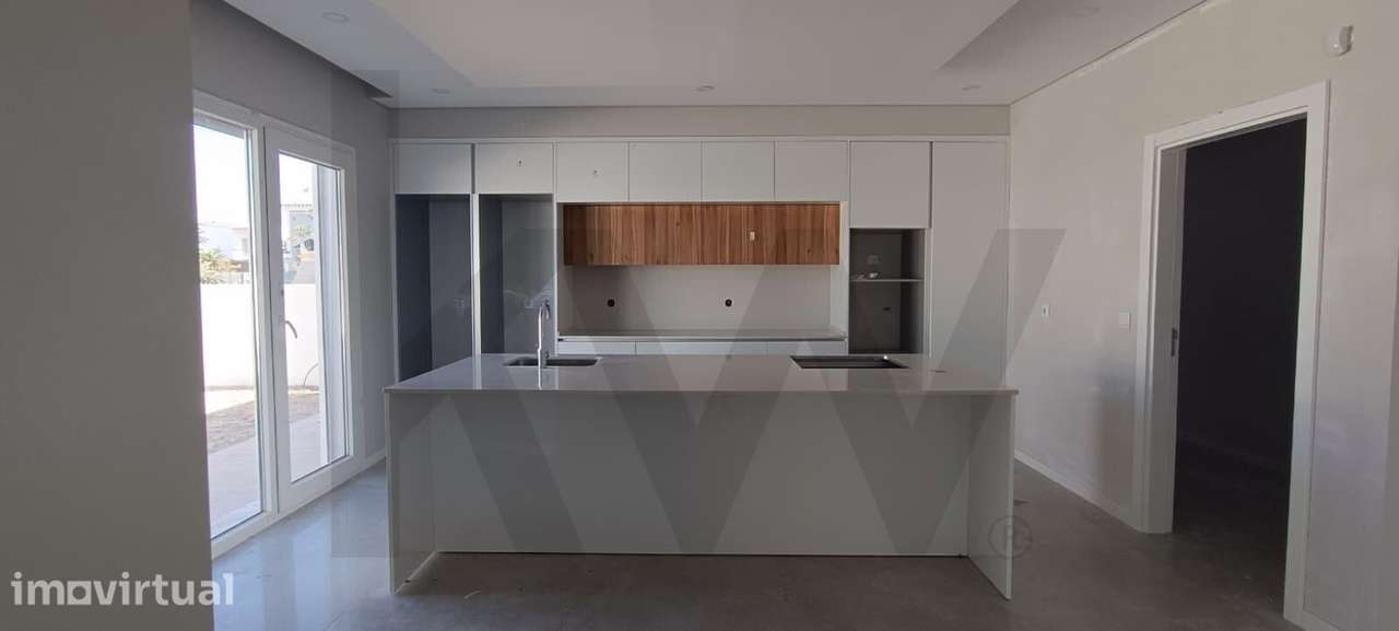 Moradia isolada T4 com piscina e garagem, em fase final de construção - Grande imagem: 3/49