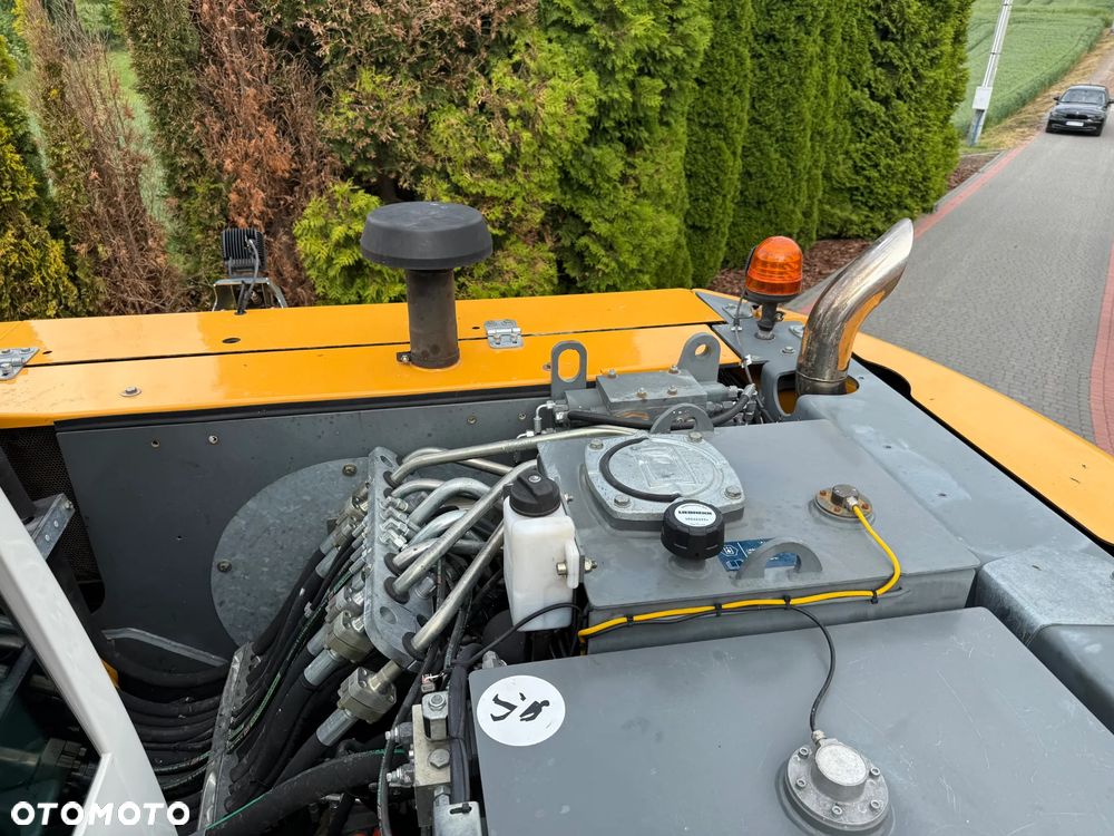 Liebherr 918 Compact  Rototilt + Szczypce - 16