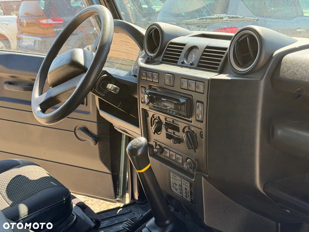 Land Rover Defender 2.4 TD4 S - 31