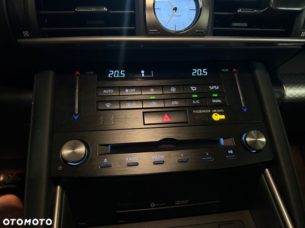 Lexus IS 300h F Sport - 14