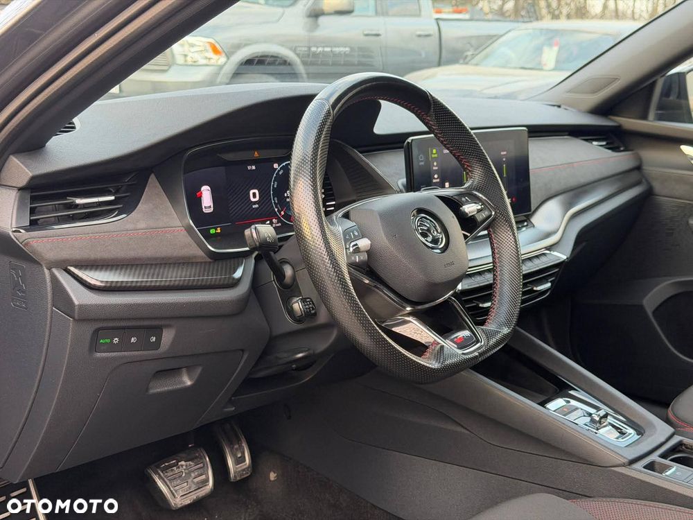 Skoda Octavia 2.0 TDI DSG RS - 25