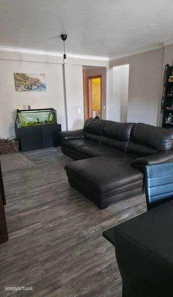 Vendo Moradia T4 - Garagem, Churrasqueira e Logradouro de 181 m² - Grande imagem: 4/12