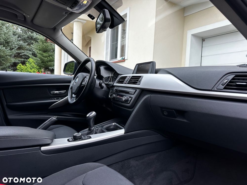 BMW Seria 3 320d - 23