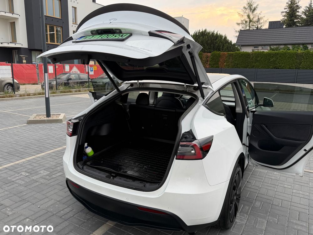 Tesla Model Y - 17