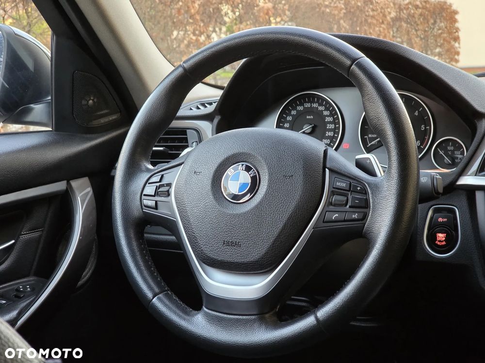 BMW Seria 3 330d Sport-Aut Blue Performance Modern Line - 19