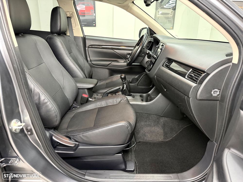 Mitsubishi Outlander 2.2 DI-D Intense+ - 24