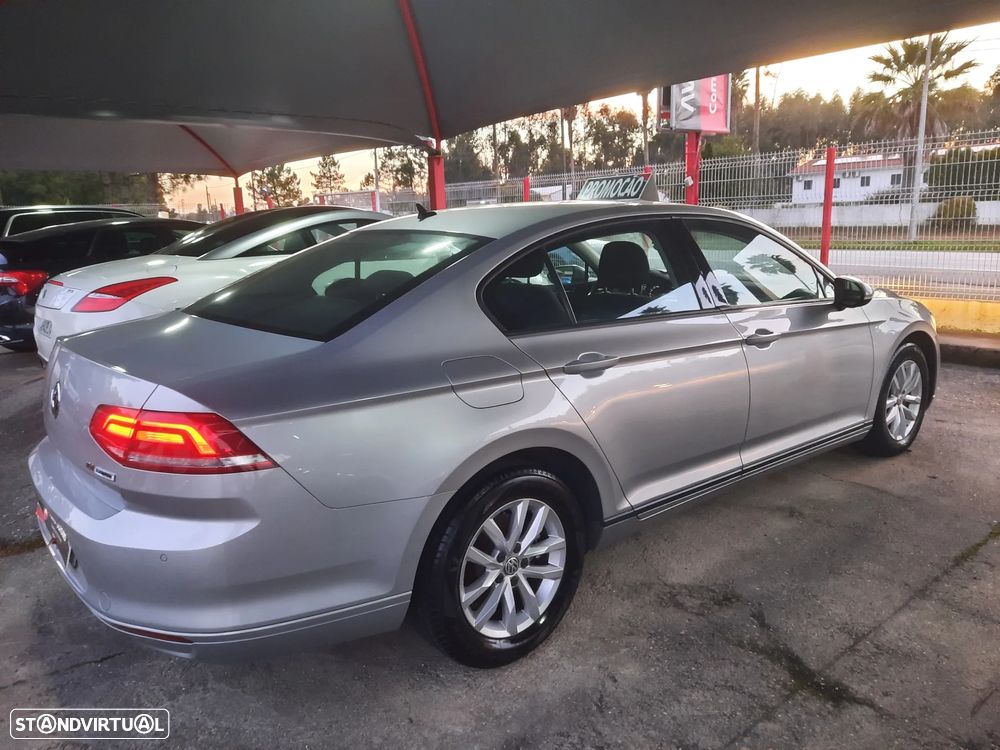 VW Passat 1.6 TDI BlueMotion - 12