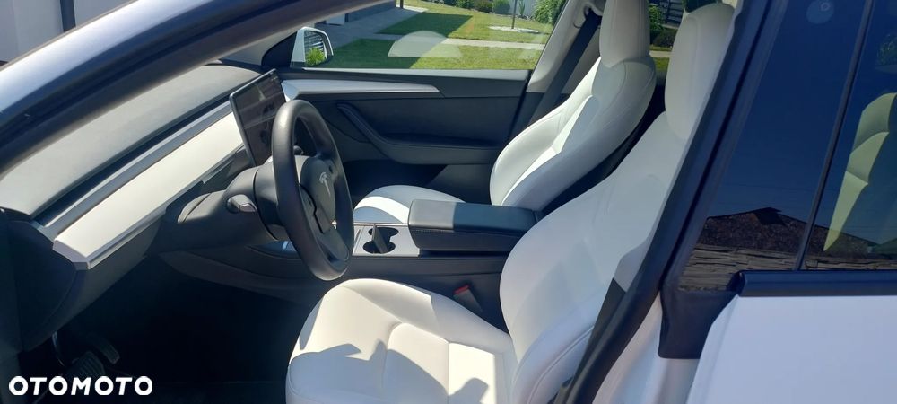 Tesla Model Y Long Range AWD - 7