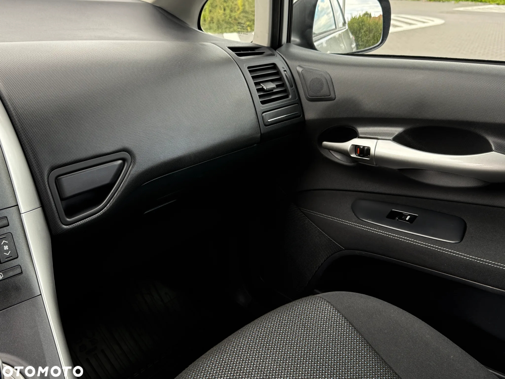 Toyota Auris 1.8 HSD Luna - 17