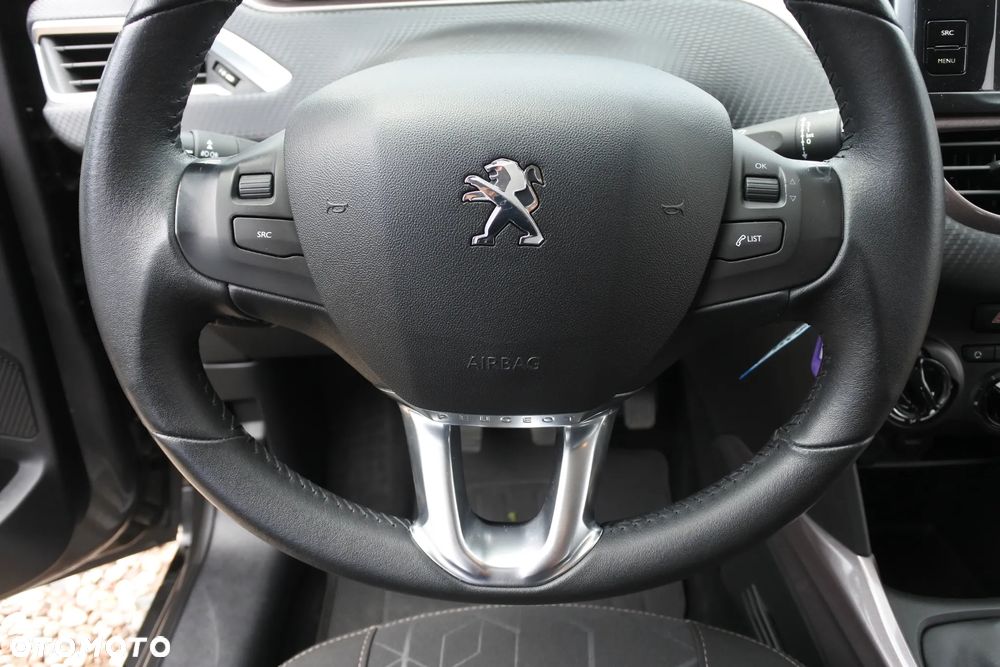 Peugeot 2008 1.2 Pure Tech Style - 17