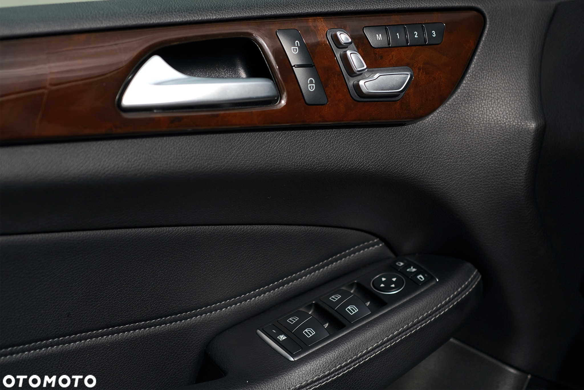 Mercedes-Benz GLS - 21