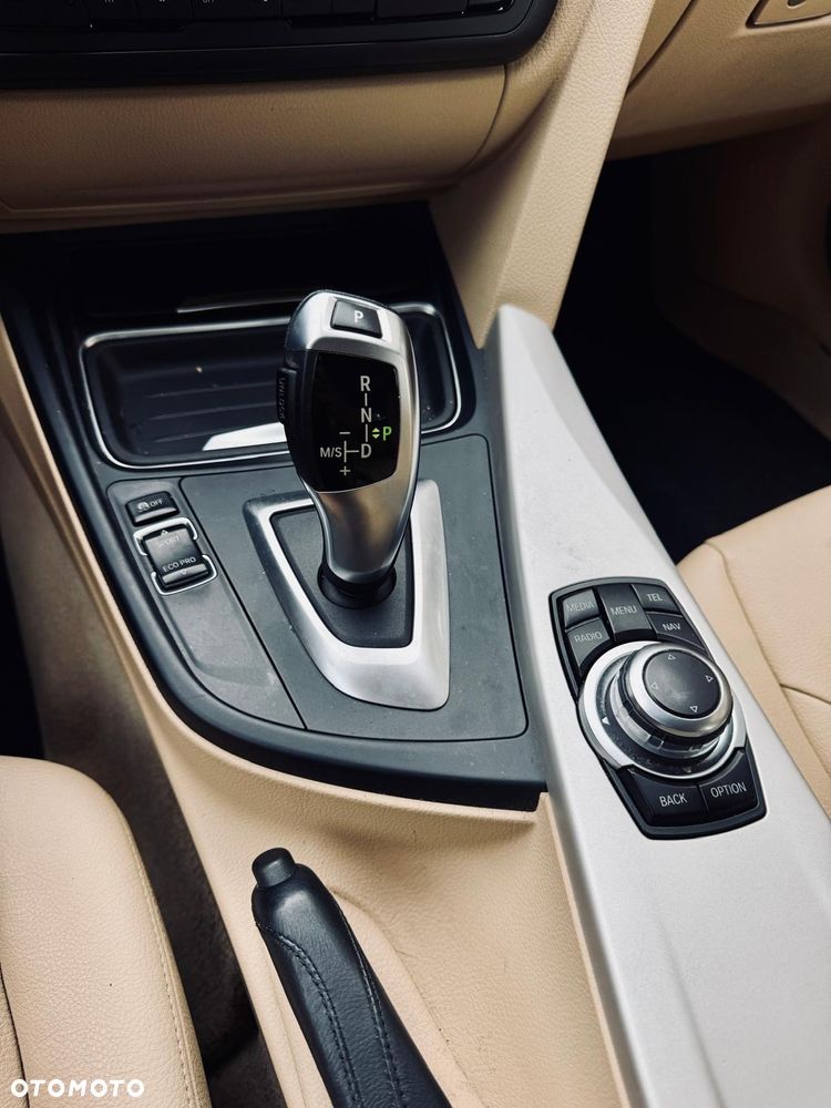 BMW Seria 3 318d Sport Line - 10