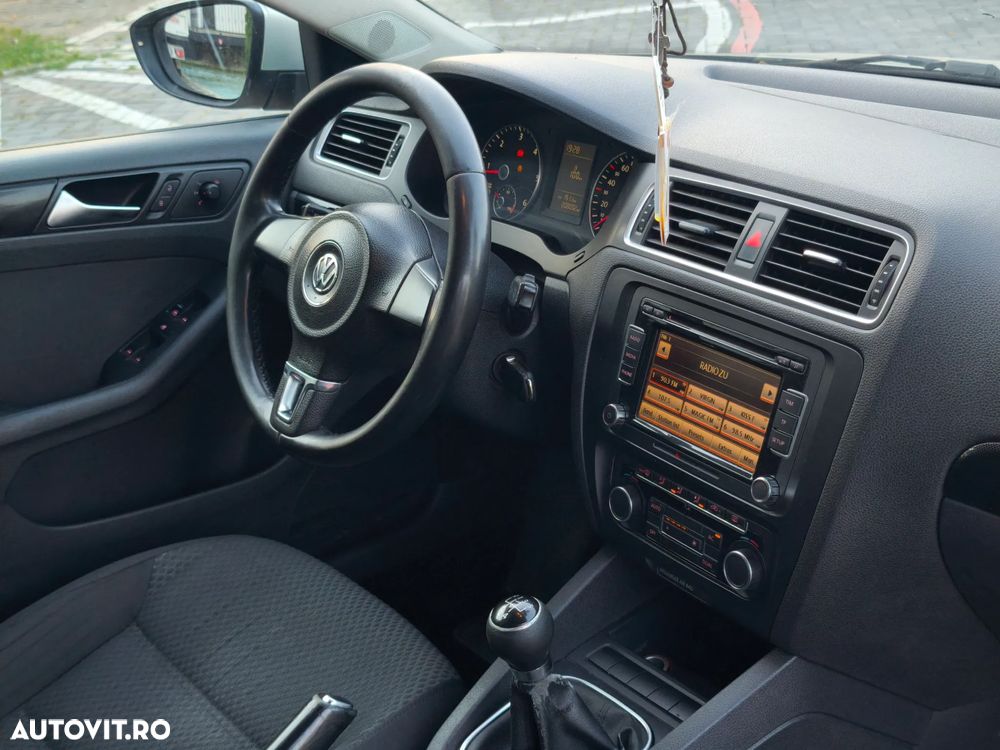 Volkswagen Jetta 1.6 TDI Blue Motion Technology Comfortline - 10