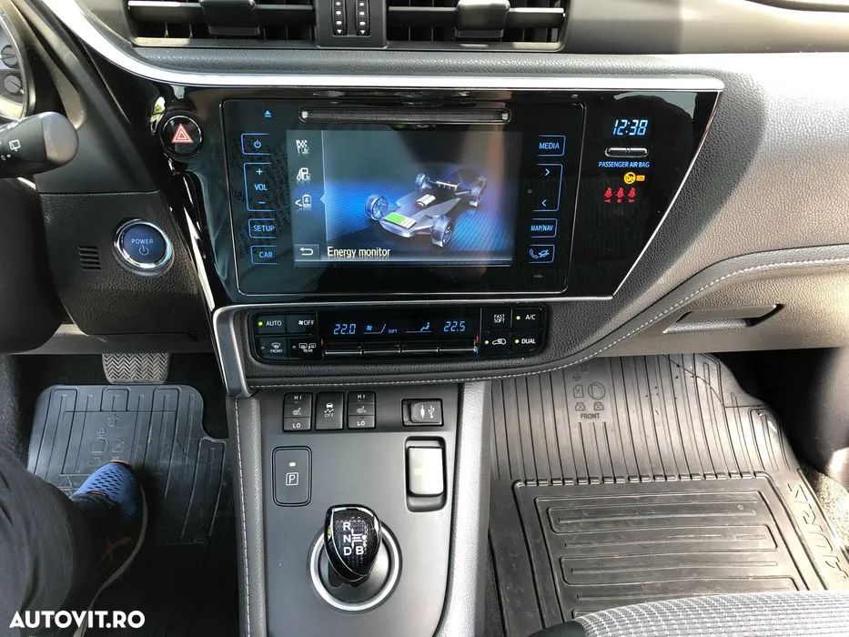 Toyota Auris 1.8 L VVT-i Hybrid Sol + - 3