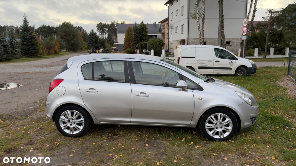 Opel Corsa 1.2 16V Cosmo - 8
