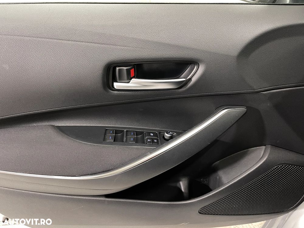 Toyota Corolla 1.8 HSD Dynamic - 18