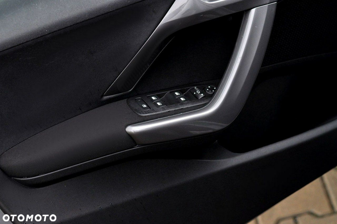 Peugeot 2008 1.2 Pure Tech Allure S&S - 15