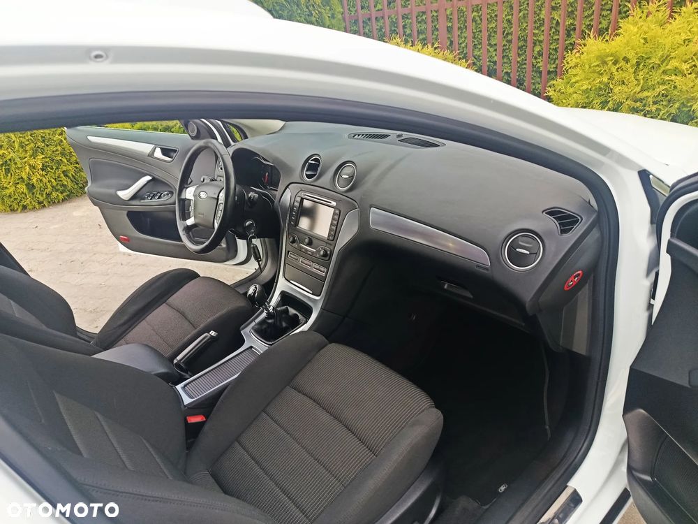 Ford Mondeo 2.0 TDCi Titanium - 25
