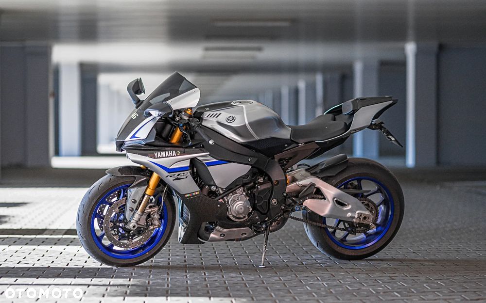 Yamaha YZF - 1