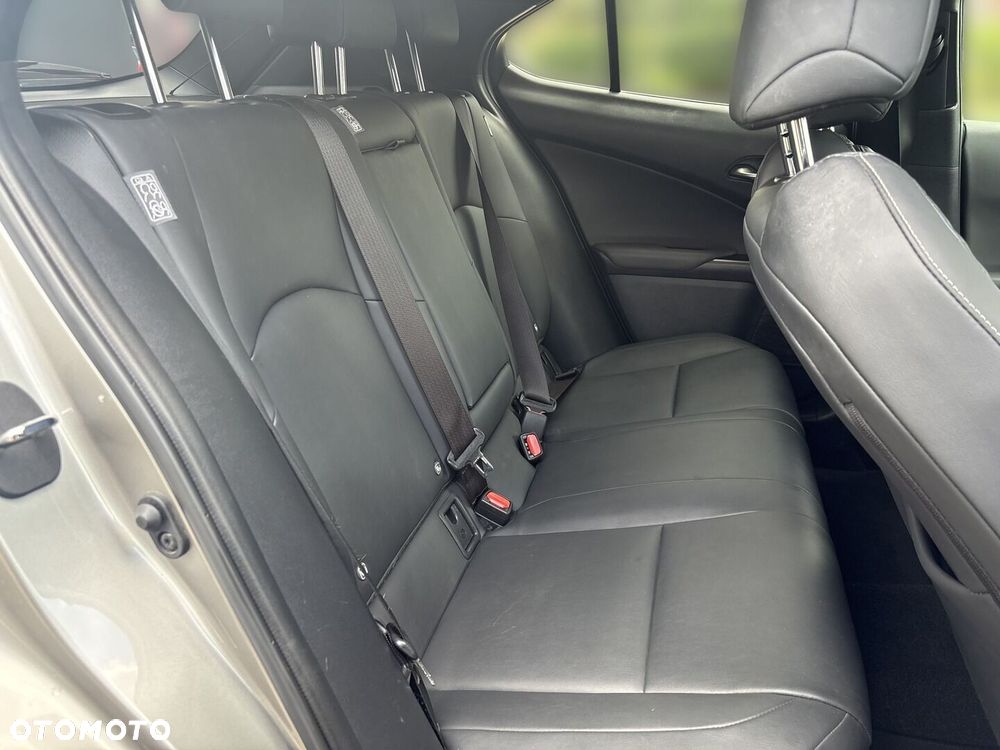 Lexus UX - 17