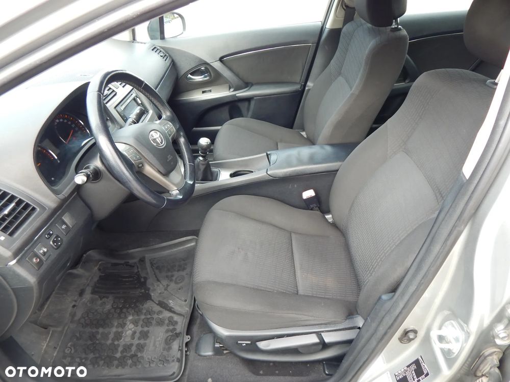 Toyota Avensis 1.8 Sol NAVI - 17