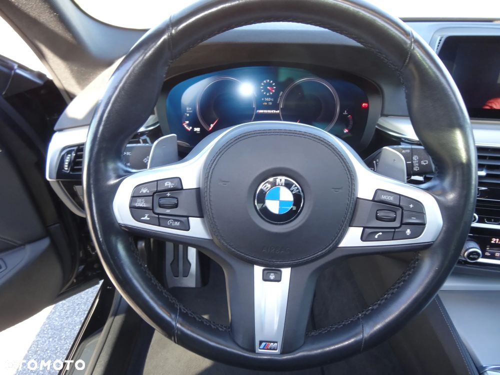 BMW Seria 5 M550d xDrive Touring - 34