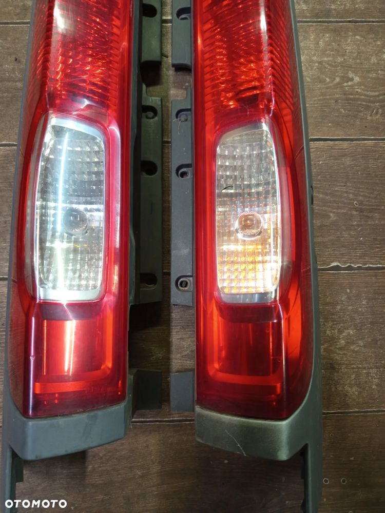 LAMPA TYLNA LEWA LUB PRAWA DRZWI RENAULT TRAFIC VIVARO 06-14 - 4