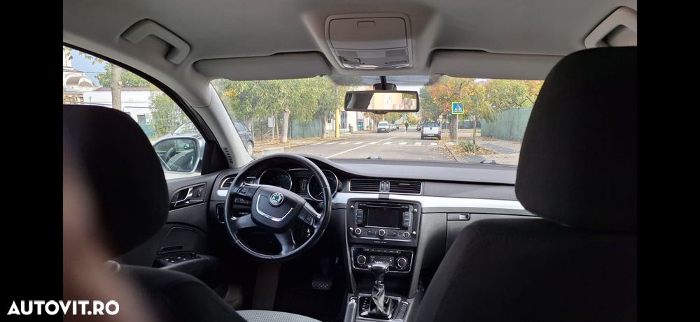 Skoda Superb 2.0 TDI Elegance DSG - 10