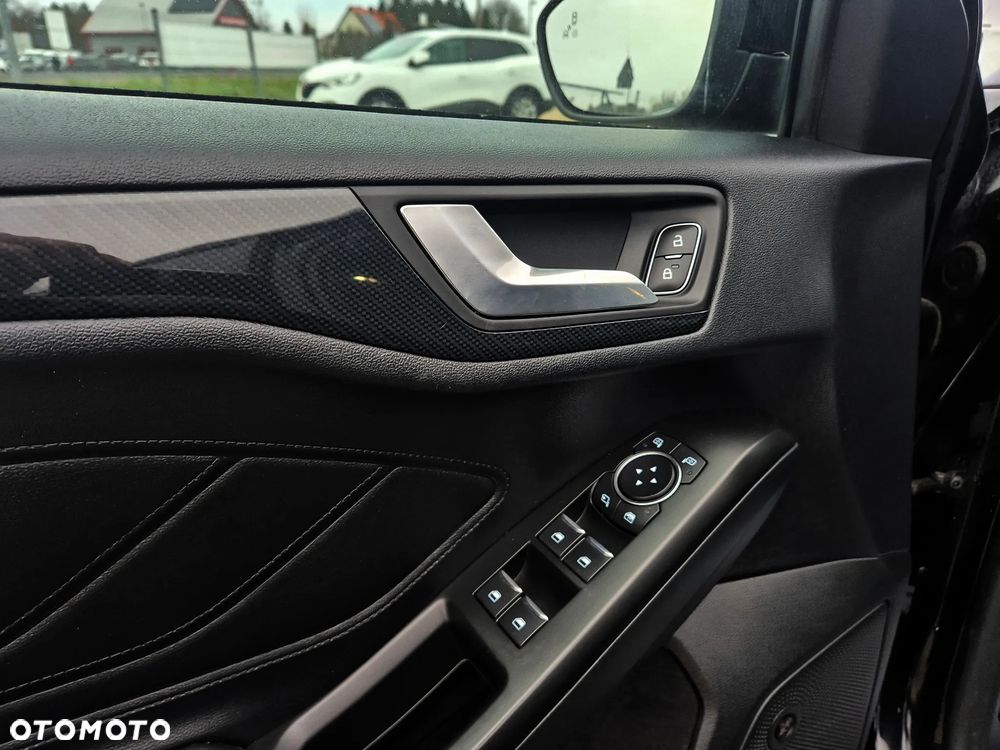 Ford Focus 1.5 EcoBoost ST-Line - 32