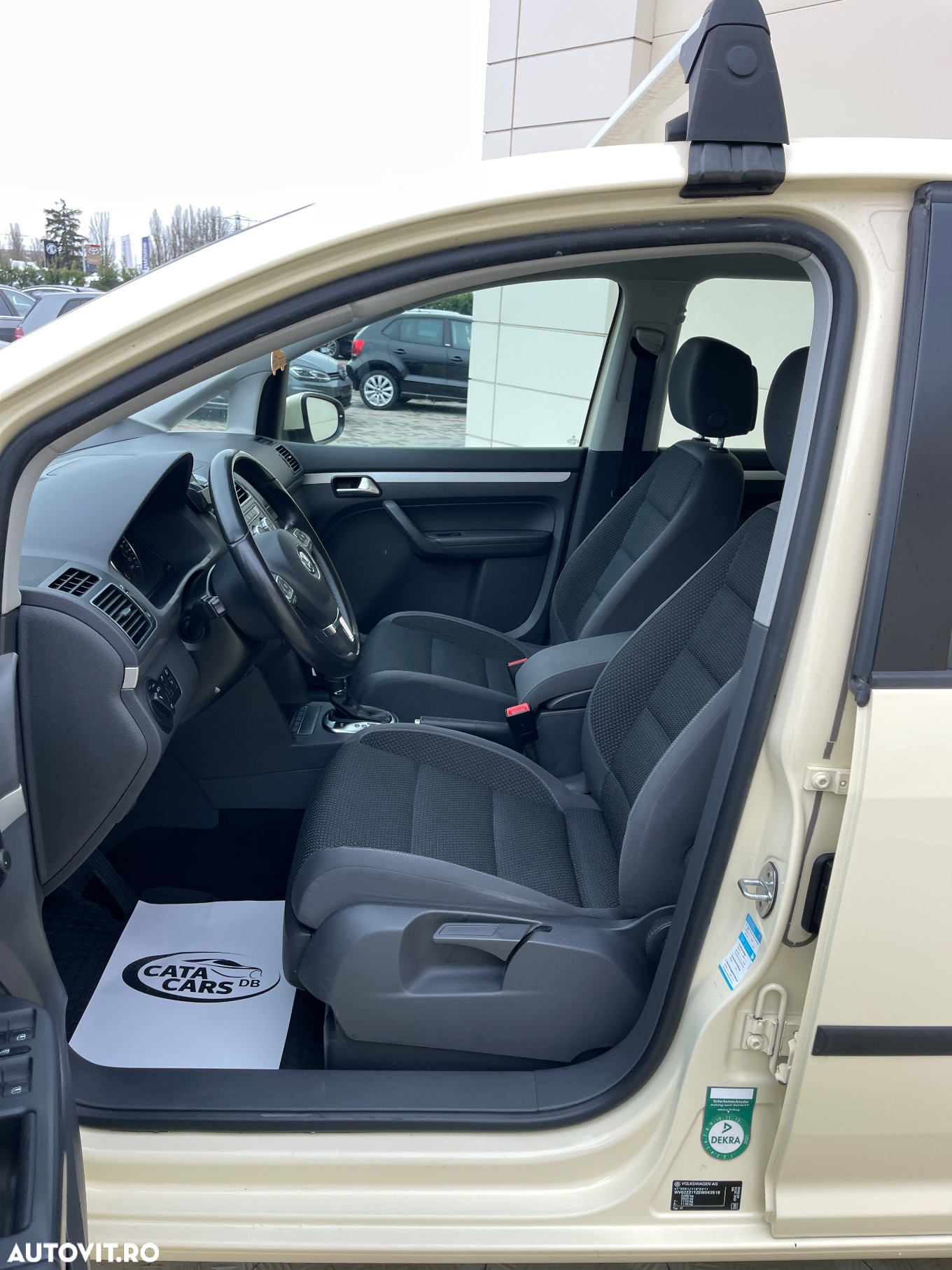 Volkswagen Touran 2.0 TDI DSG Comfortline - 31