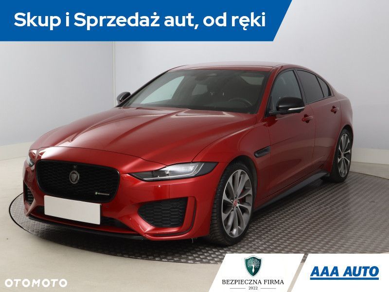 Jaguar XE - 3