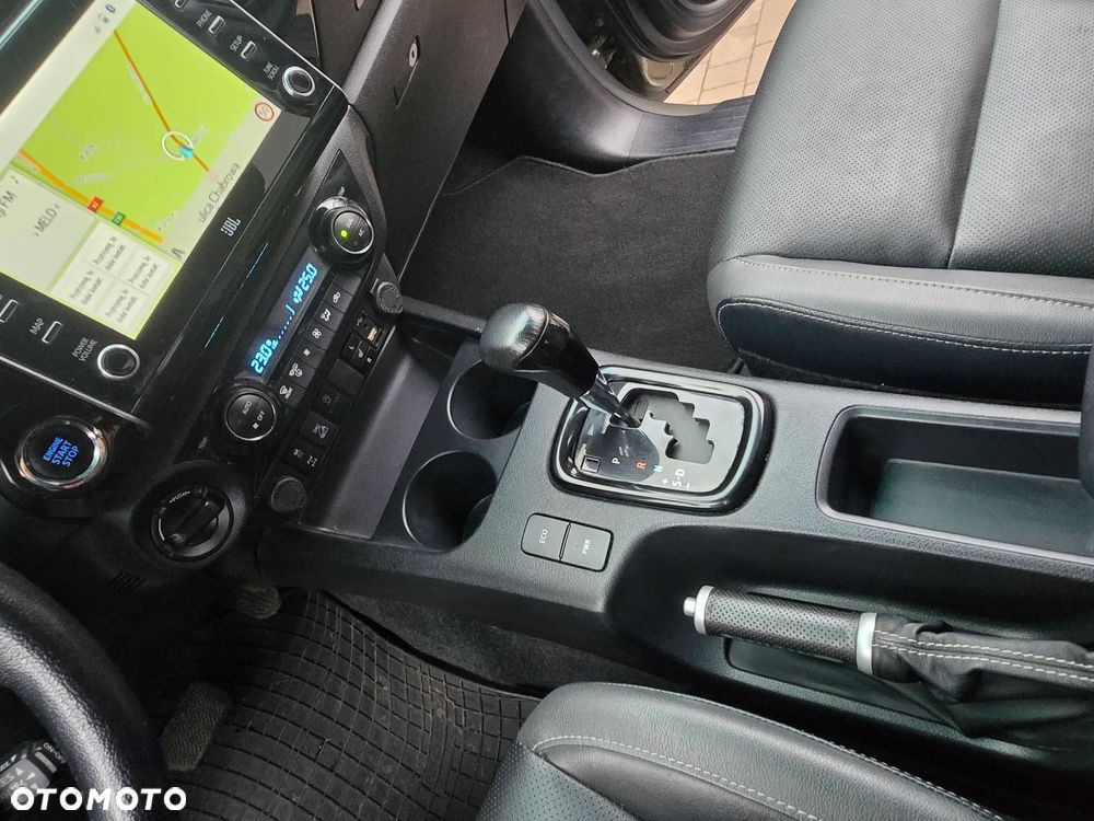 Toyota Hilux 2.8 D-4D Double Cab Invincible Sport 4x4 - 12