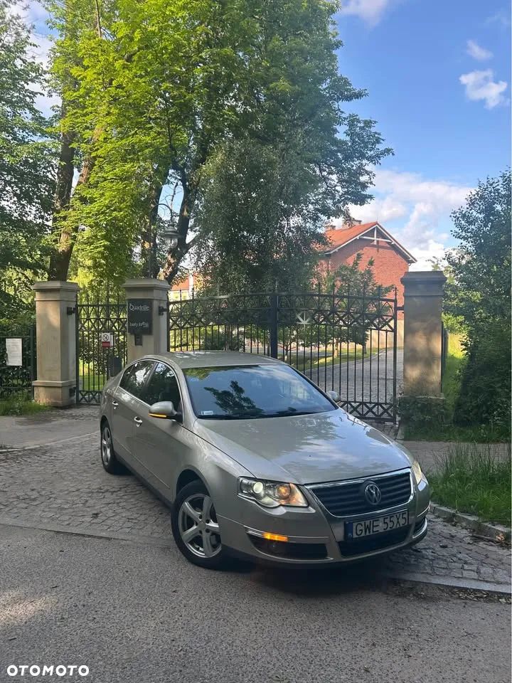 Volkswagen Passat - 1