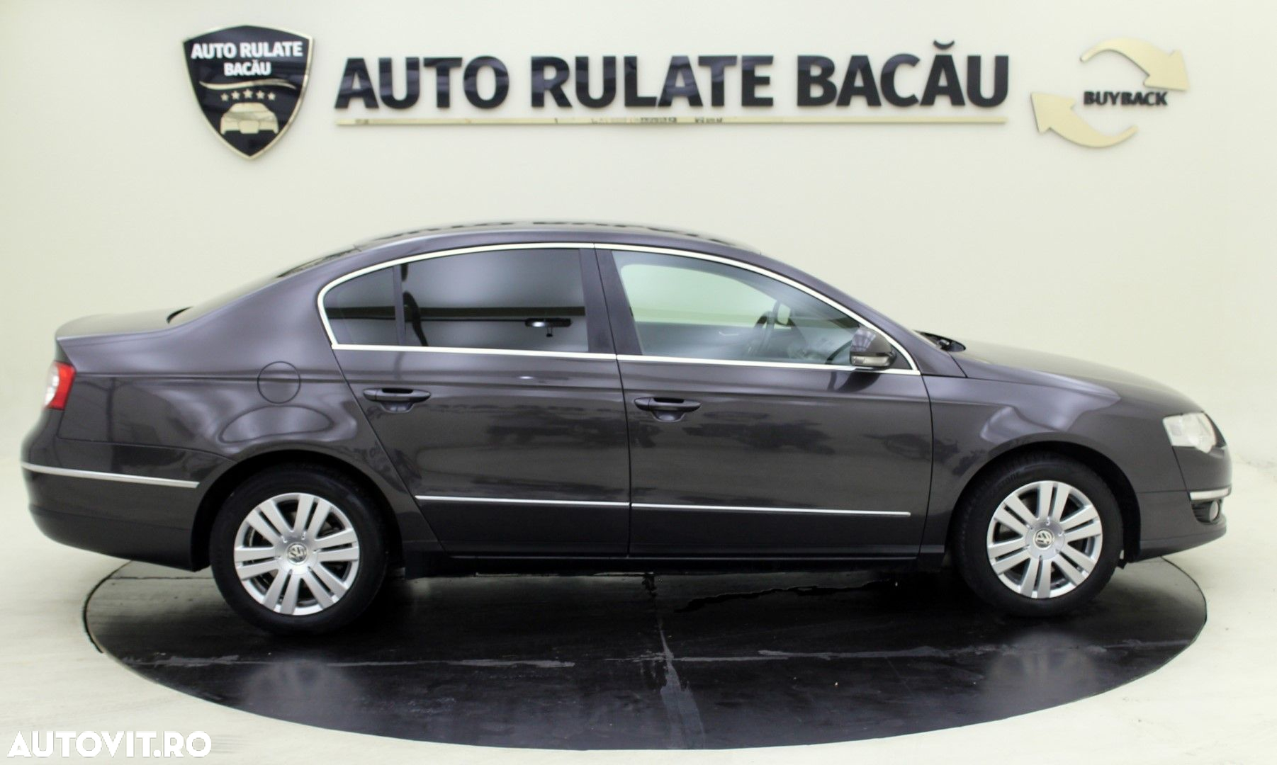Volkswagen Passat - 4