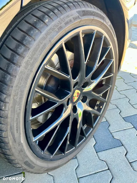 Porsche Panamera GTS GPF - 24