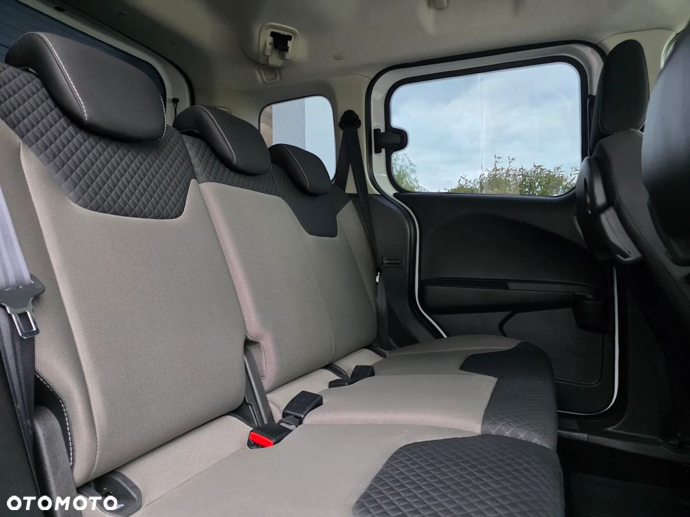Ford Tourneo Courier 1.5 TDCi Titanium - 25