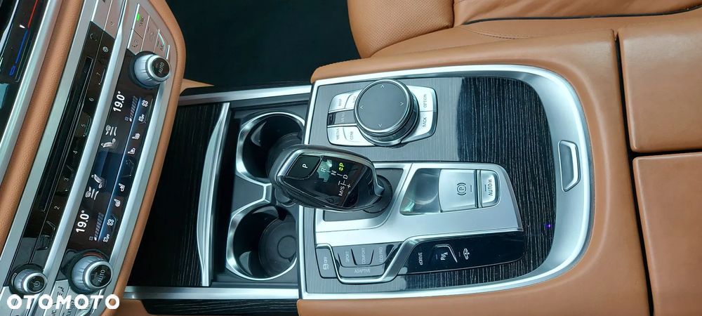 BMW Seria 7 740e iPerformance - 10