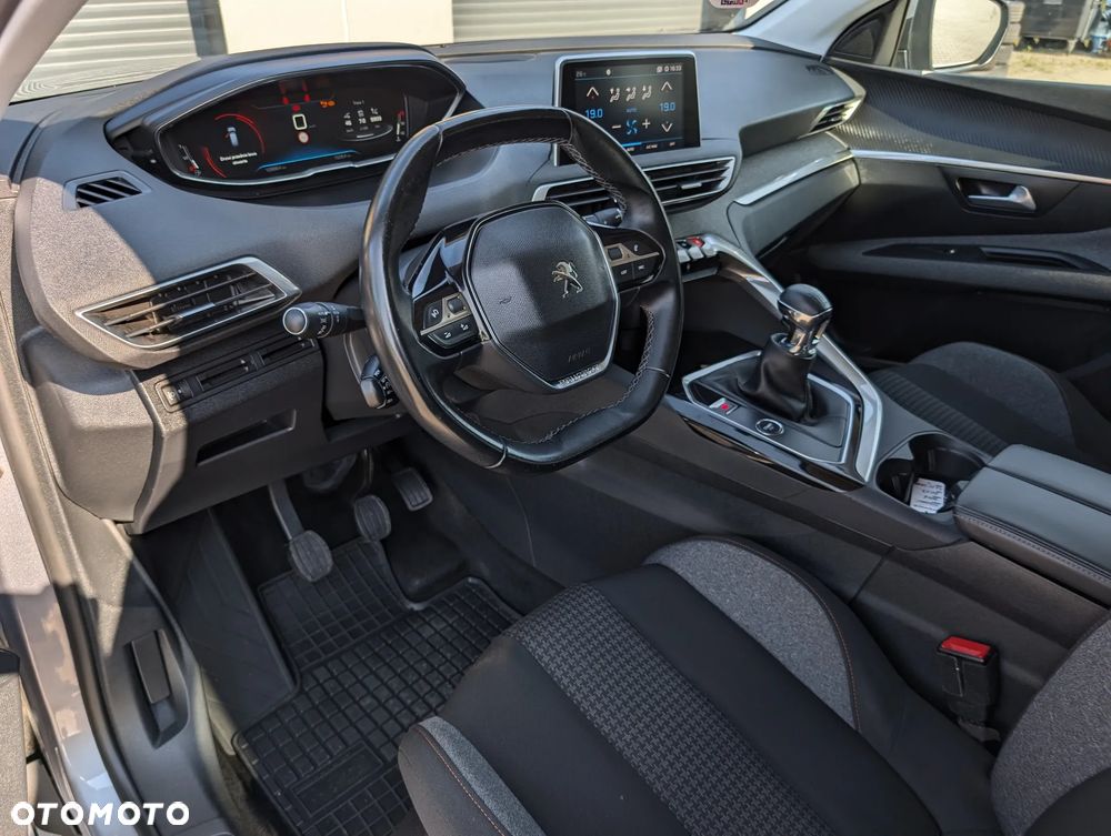 Peugeot 3008 PureTech 130 Stop & Start GPF Allure - 23