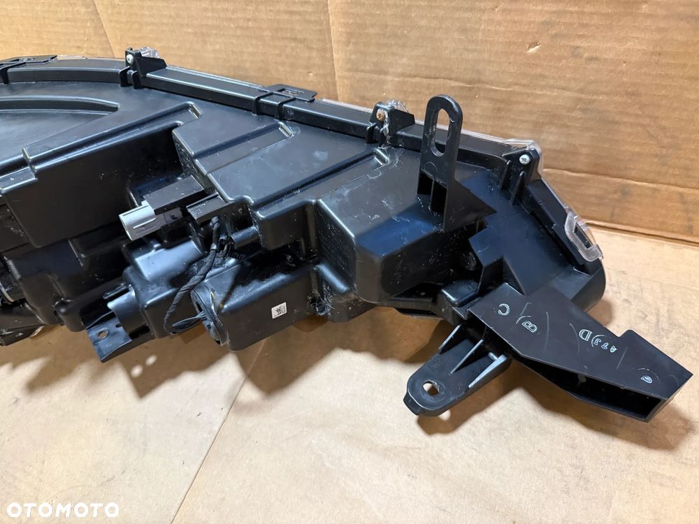 Lampa prawa Toyota Corolla Cross 2022- OE - 9