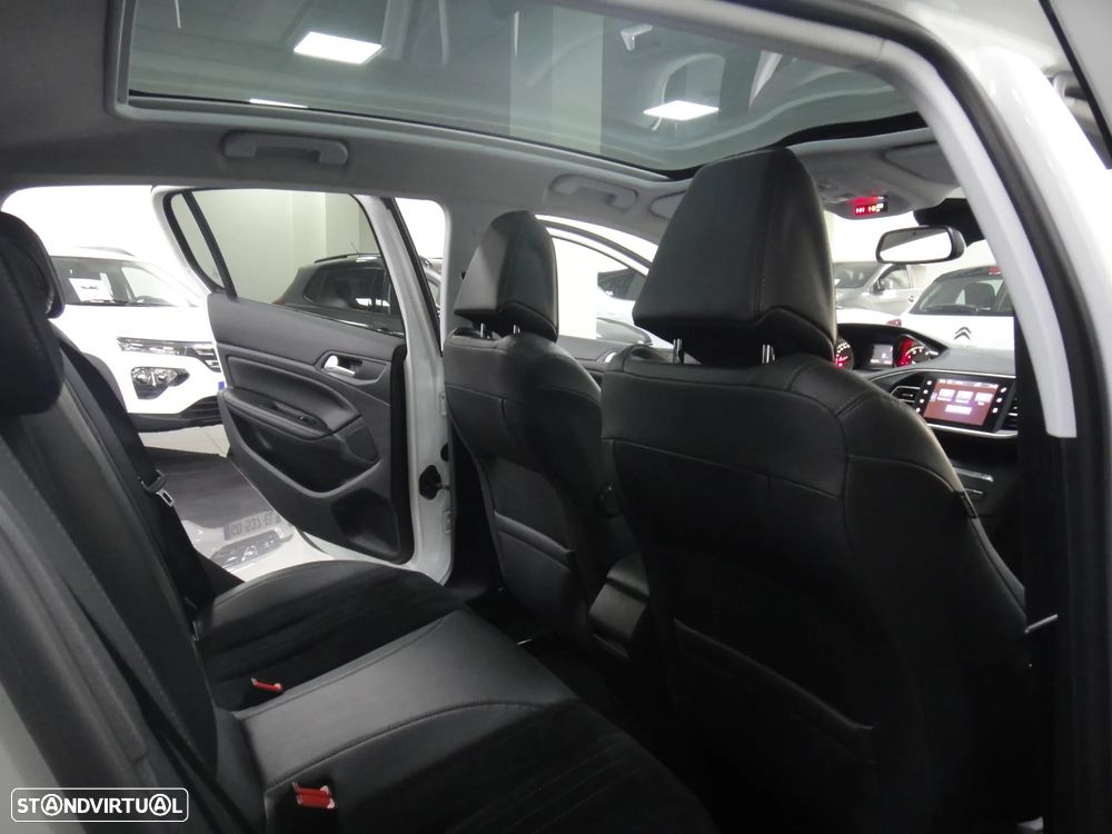 Peugeot 308 1.2 PureTech Allure EAT6 - 18