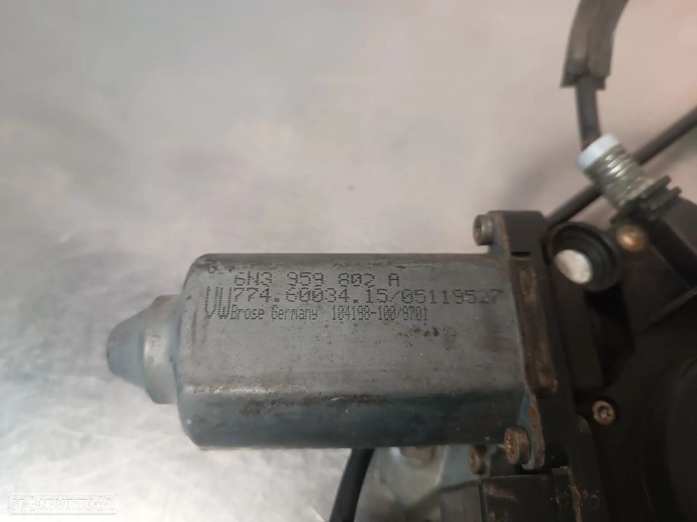 ELEVADOR DO VIDRO VOLKSWAGEN POLO 6N2 99-01 COM CONFORT / AUTOMATICO - 5 PORTAS - FRENTE DIREITO 6N4837402H - 5