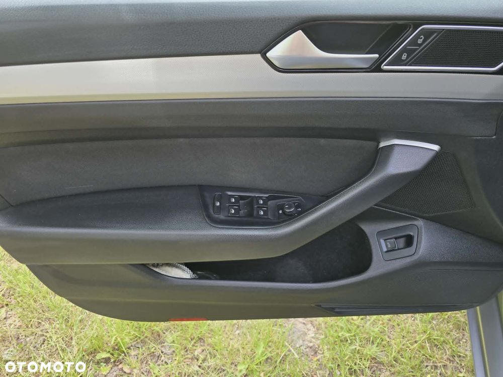 Volkswagen Passat 2.0 TDI SCR Comfortline - 16