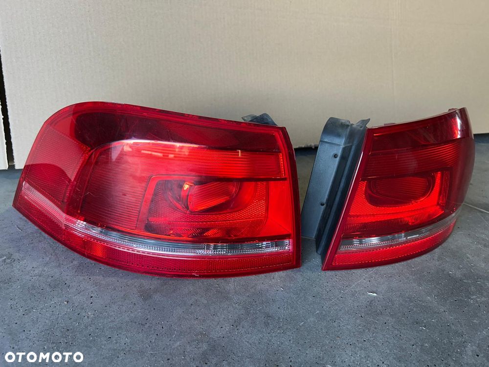 VW PASSAT B7 LAMPA PRAWA LEWA TYŁ  3AF945096E 3AF945095E - 5