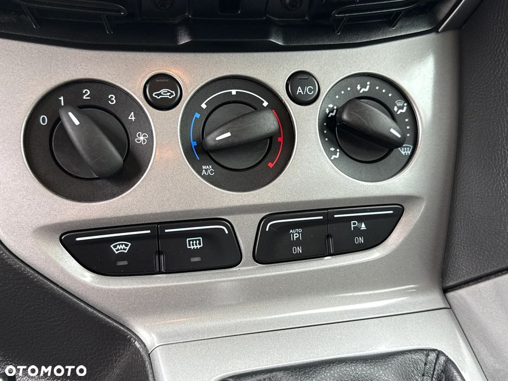 Ford Focus - 33